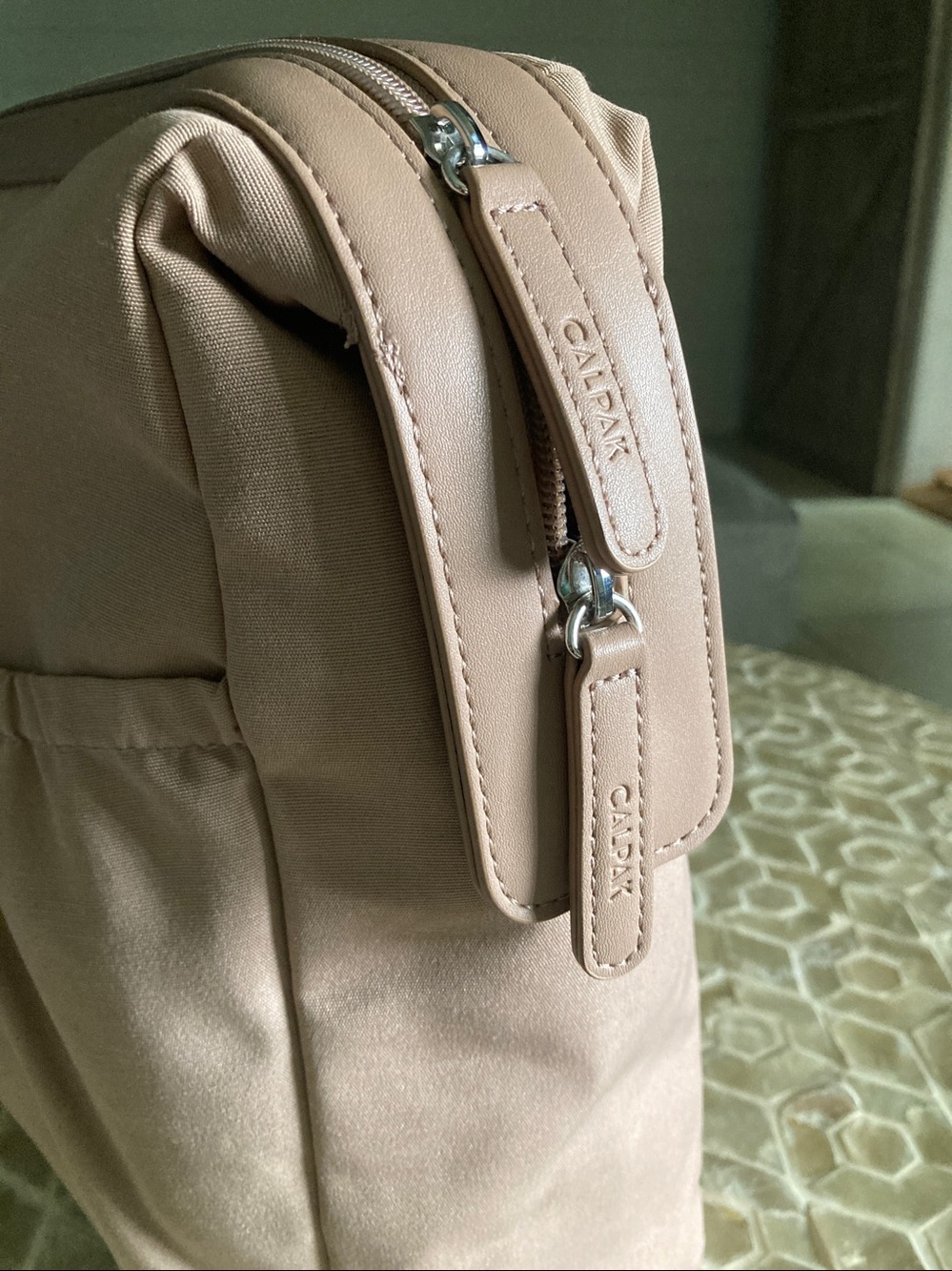 NEW! Removable 16" Laptop & Tablet Sleeve for Haven Laptop Tote Bag in ‘Taupe’ - Picture 11 of 12
